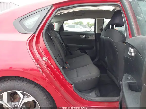 3KPF24AD4KE109312 2019 KIA FORTE - Image 8