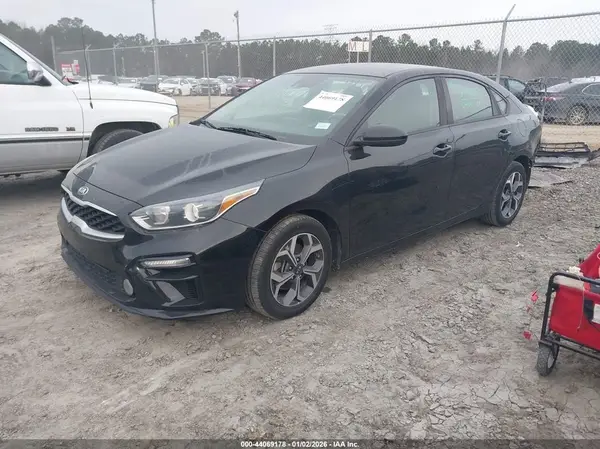 3KPF24AD4KE109746 2019 KIA FORTE - Image 2