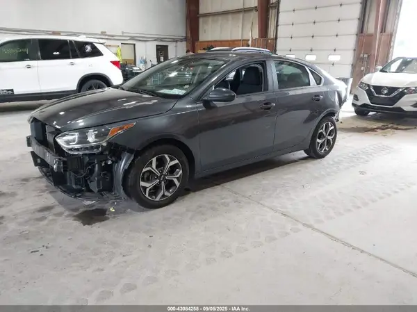 3KPF24AD4KE111867 2019 KIA FORTE - Image 2