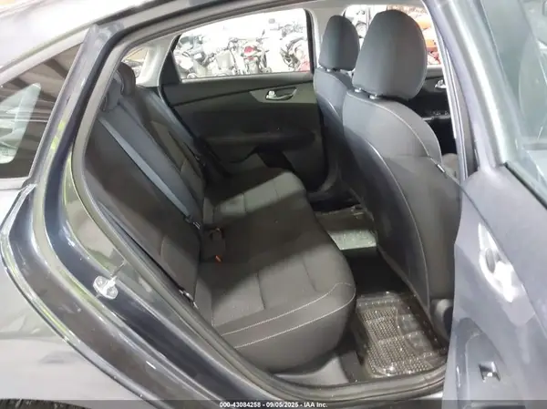 3KPF24AD4KE111867 2019 KIA FORTE - Image 8