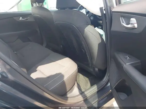 3KPF24AD4KE113229 2019 KIA FORTE - Image 8