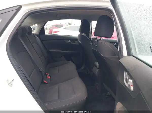 3KPF24AD4KE114994 2019 KIA FORTE - Image 8