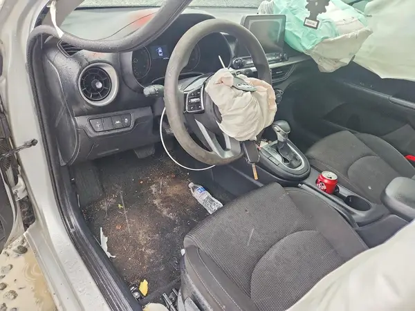 3KPF24AD4KE118284 2019 KIA FORTE - Image 8