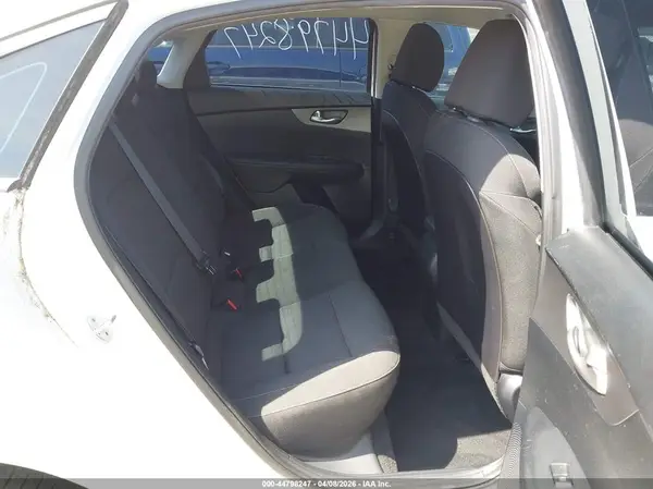 3KPF24AD4KE122111 2019 KIA FORTE - Image 8