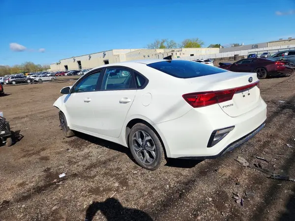 3KPF24AD4KE124621 2019 KIA FORTE - Image 2