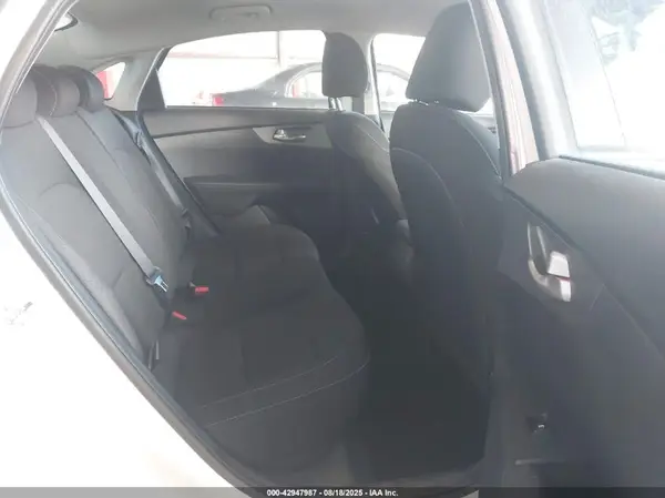3KPF24AD4KE125476 2019 KIA FORTE - Image 8