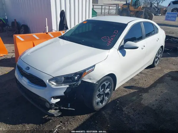 3KPF24AD4KE125784 2019 KIA FORTE - Image 2