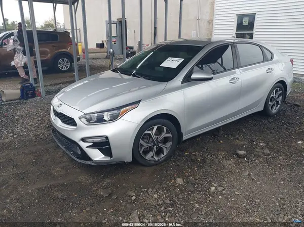3KPF24AD4KE130998 2019 KIA FORTE - Image 2