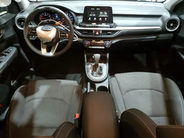 3KPF24AD4KE131679 2019 KIA FORTE - Image 8