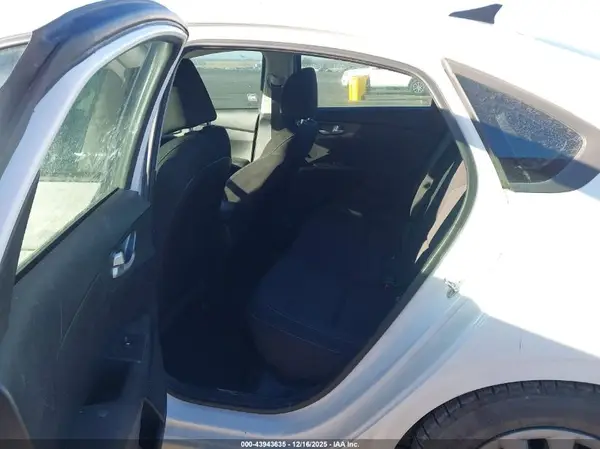 3KPF24AD4KE132928 2019 KIA FORTE - Image 8