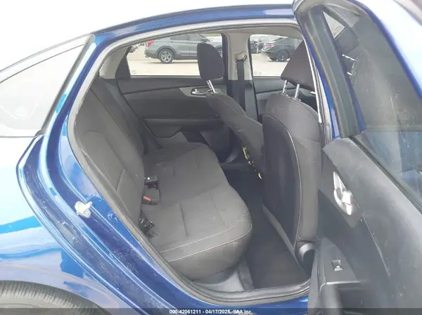 3KPF24AD4KE135618 2019 KIA FORTE - Image 8