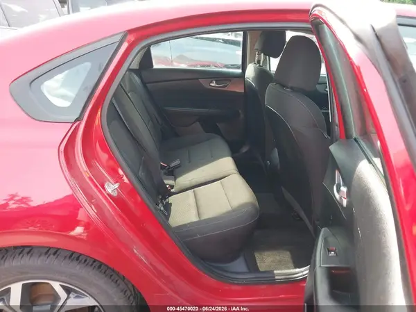 3KPF24AD4KE135960 2019 KIA FORTE - Image 8