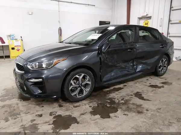 3KPF24AD4KE136400 2019 KIA FORTE - Image 2