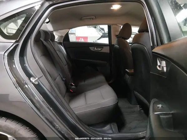 3KPF24AD4KE136400 2019 KIA FORTE - Image 8