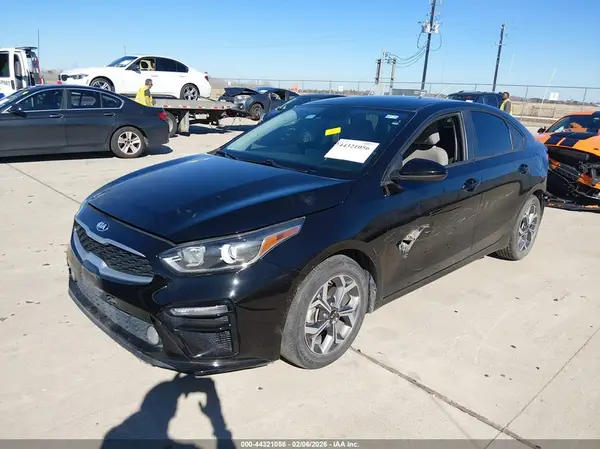 3KPF24AD4KE137045 2019 KIA FORTE - Image 2