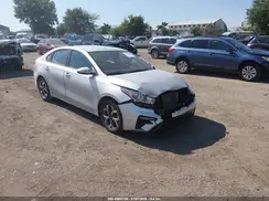 3KPF24AD4KE137210 2019 KIA FORTE