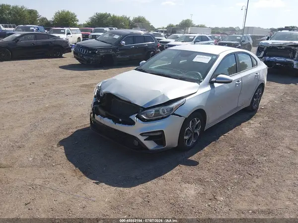 3KPF24AD4KE137210 2019 KIA FORTE - Image 2
