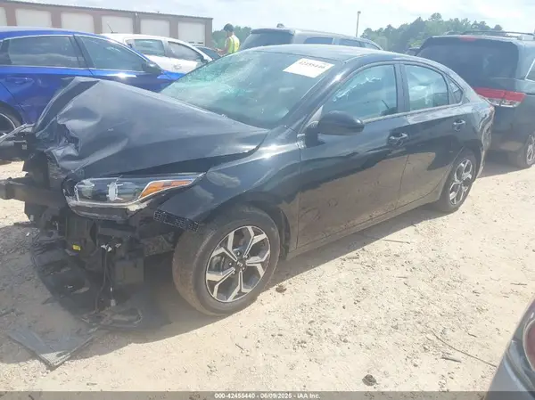3KPF24AD4LE175702 2020 KIA FORTE - Image 2