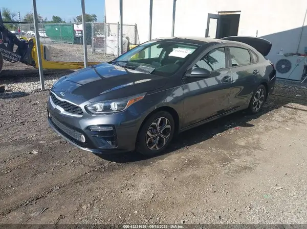 3KPF24AD4LE185775 2020 KIA FORTE - Image 2