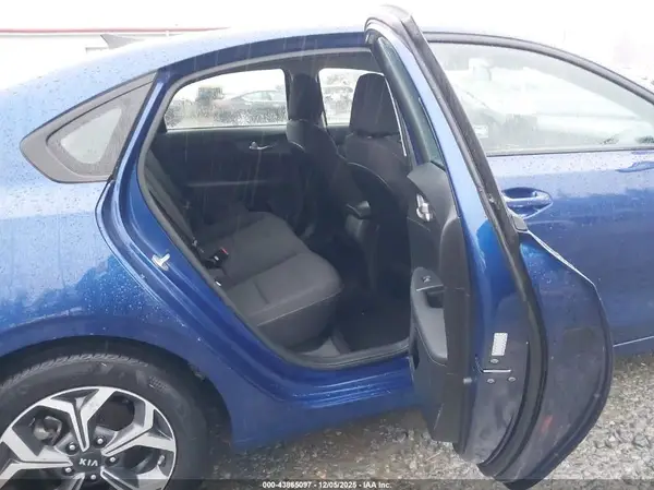 3KPF24AD4ME268575 2021 KIA FORTE - Image 8