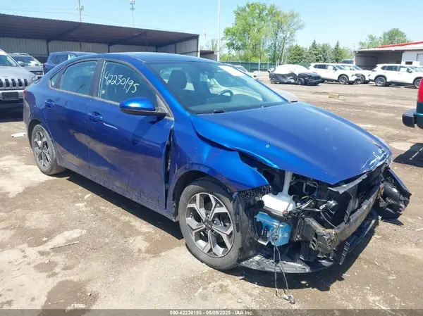 3KPF24AD4ME277261 2021 KIA FORTE - Image 1