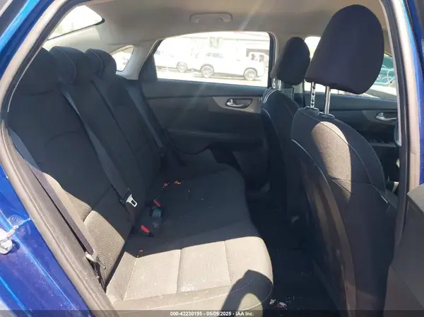 3KPF24AD4ME277261 2021 KIA FORTE - Image 8