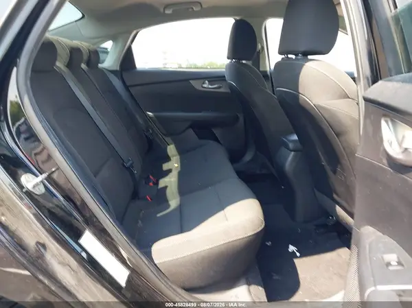 3KPF24AD4ME305608 2021 KIA FORTE - Image 8