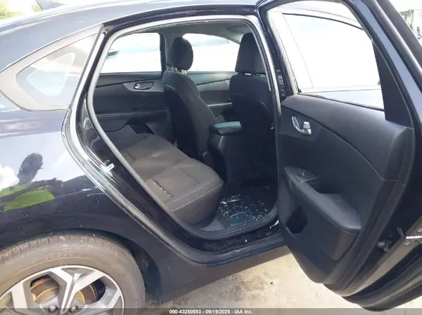 3KPF24AD4ME308637 2021 KIA FORTE - Image 8