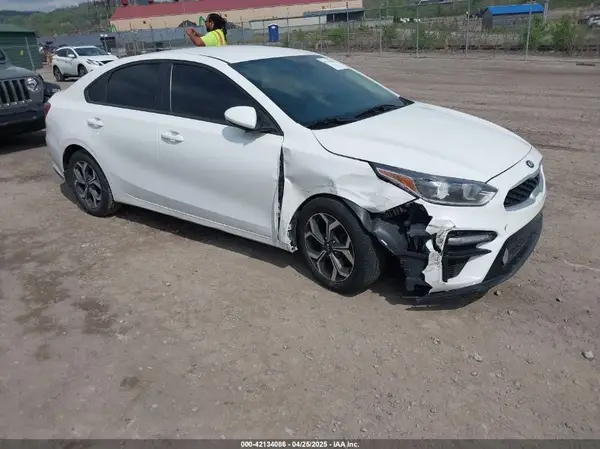 3KPF24AD4ME313658 2021 KIA FORTE - Image 1
