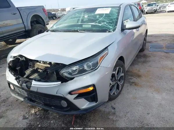 3KPF24AD4ME326166 2021 KIA FORTE - Image 2