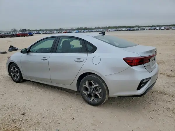 3KPF24AD4ME333795 2021 KIA FORTE - Image 2