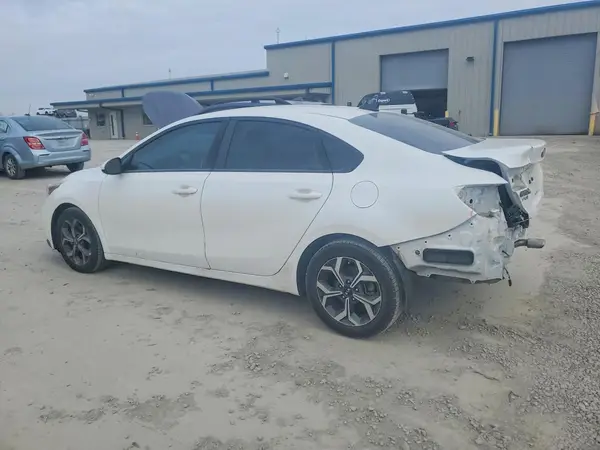 3KPF24AD4ME334459 2021 KIA FORTE - Image 2