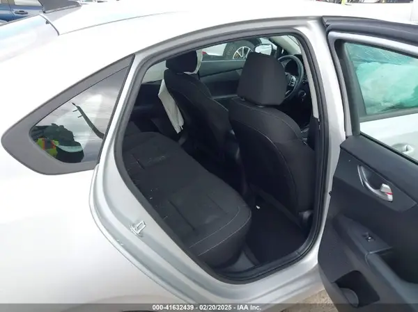 3KPF24AD4ME339984 2021 KIA FORTE - Image 8