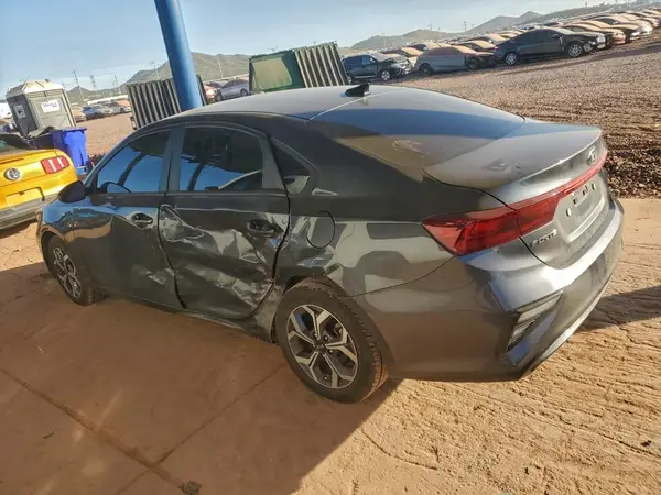 3KPF24AD4ME349575 2021 KIA FORTE - Image 2