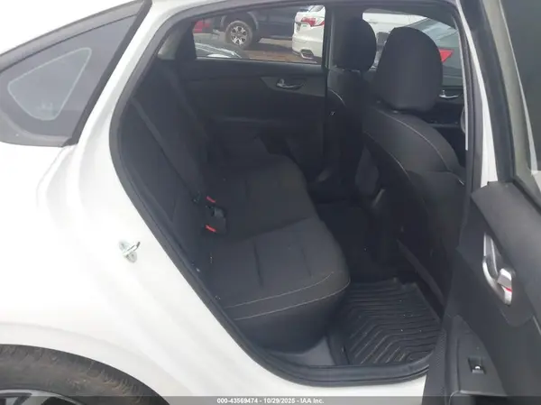 3KPF24AD4ME372046 2021 KIA FORTE - Image 8
