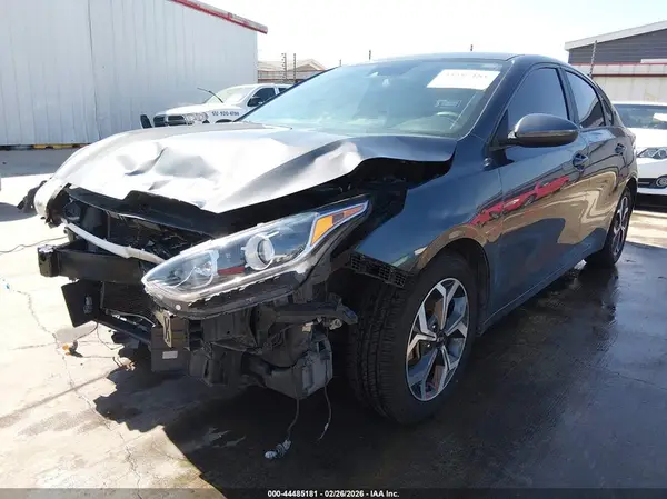 3KPF24AD4ME379918 2021 KIA FORTE - Image 2