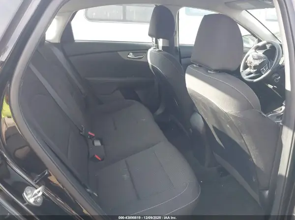 3KPF24AD4ME381412 2021 KIA FORTE - Image 8