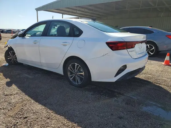 3KPF24AD4NE417794 2022 KIA FORTE - Image 2