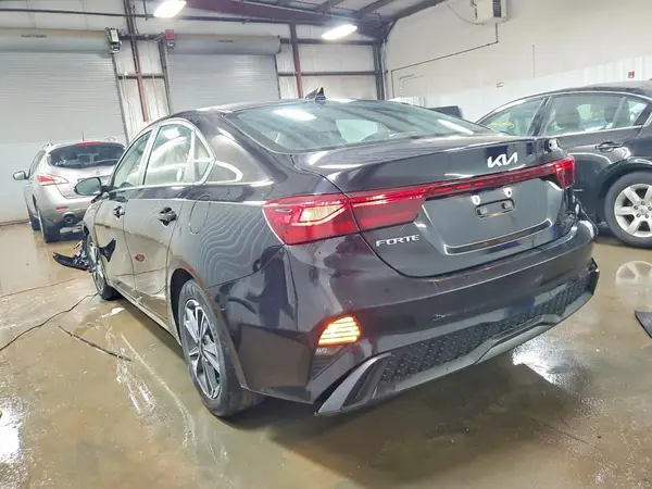 3KPF24AD4NE424793 2022 KIA FORTE - Image 2