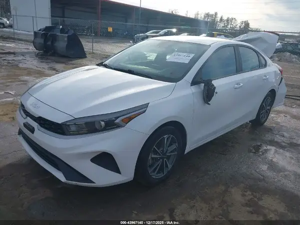 3KPF24AD4NE428083 2022 KIA FORTE - Image 2