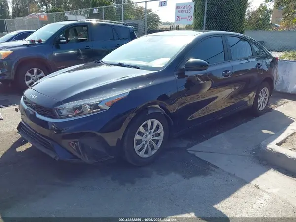 3KPF24AD4NE429833 2022 KIA FORTE - Image 2