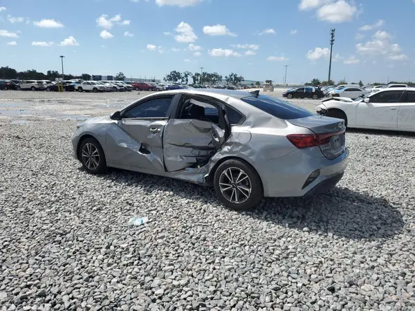 3KPF24AD4NE430318 2022 KIA FORTE - Image 2