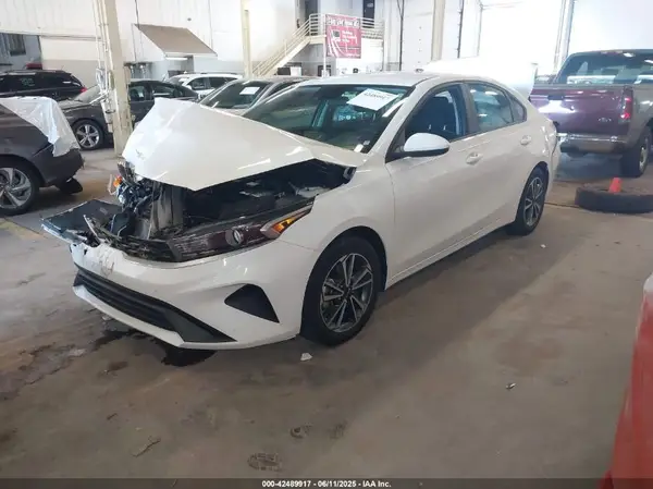 3KPF24AD4NE431727 2022 KIA FORTE - Image 2