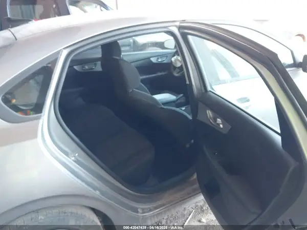 3KPF24AD4NE433042 2022 KIA FORTE - Image 8