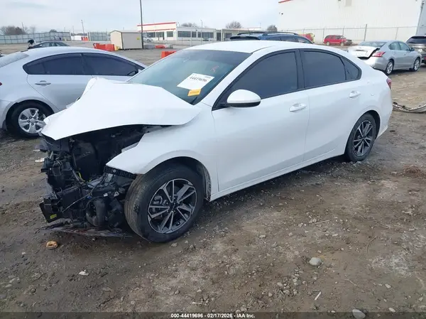 3KPF24AD4NE435339 2022 KIA FORTE - Image 2
