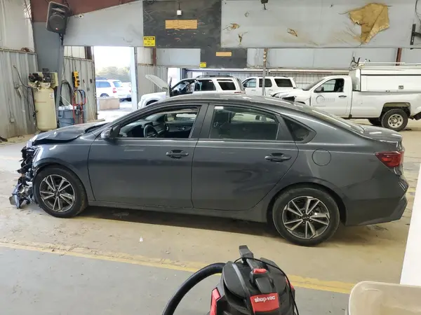 3KPF24AD4NE442596 2022 KIA FORTE - Image 2