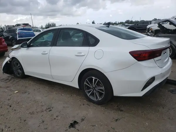 3KPF24AD4NE443151 2022 KIA FORTE - Image 2