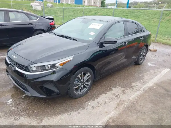 3KPF24AD4NE450309 2022 KIA FORTE - Image 2