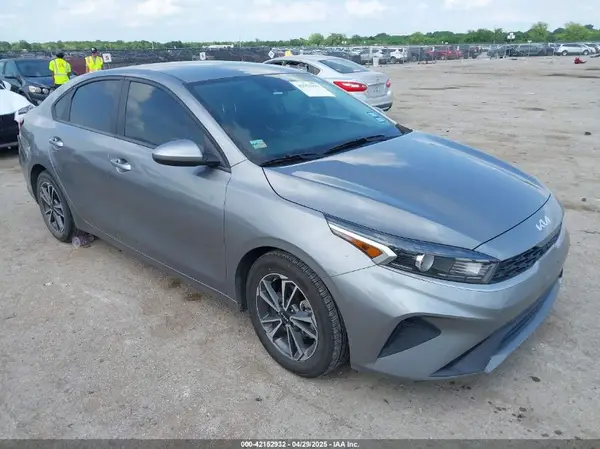 3KPF24AD4NE452674 2022 KIA FORTE - Image 1