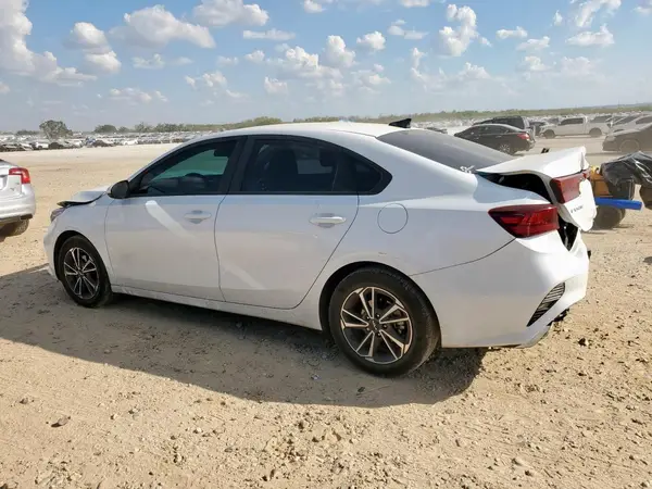 3KPF24AD4NE453582 2022 KIA FORTE - Image 2
